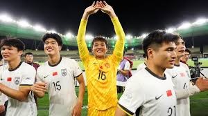 歌名应景，著名歌唱家波切利在世界杯抽签仪式演唱《今夜无人入眠》